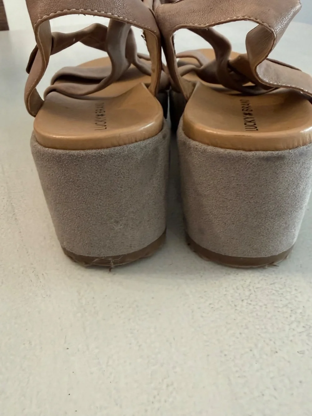 Lucky Brand Women's Taupe/Brown Faux Leather Strappy Slip-On Wedge Sandals GUC